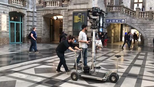 Galerie des configs Set of the day. Dop: Son Doan @_sondoan_
Key grip: Julien Chassaignon @travelling_fixe.comm . StabOne Mk2. #stabonemark2 #stabonemk2 #accessmotion #leicasummilux #redhelium