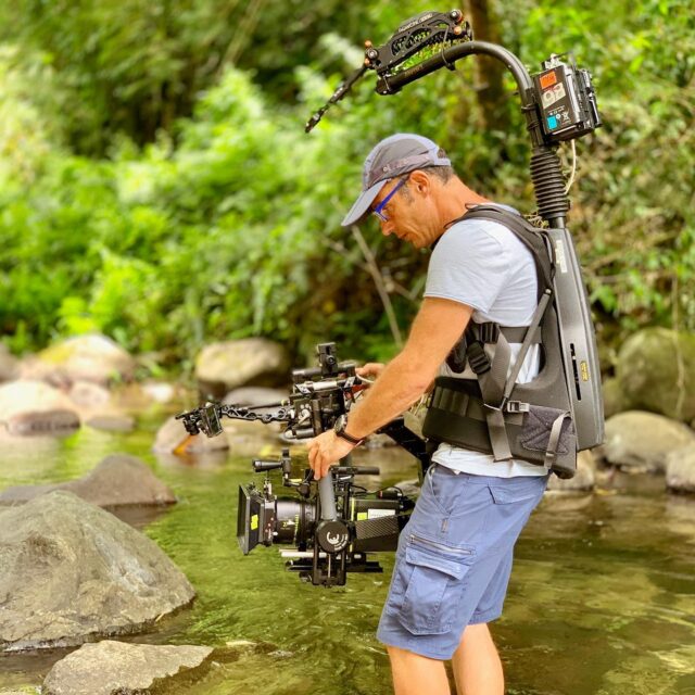 Galerie des configs From caraïbe. « Tropiques criminelle » DOP @cyrill.renaud cadreur @ogallois Ass Cam @fabien.cam @julienbrule ulienbrule #stabonemk2 #stabeonemark2 #accessmotion #alexamini #easyrig #arrimasterprimes #flowcineserene #martinique #transvideo