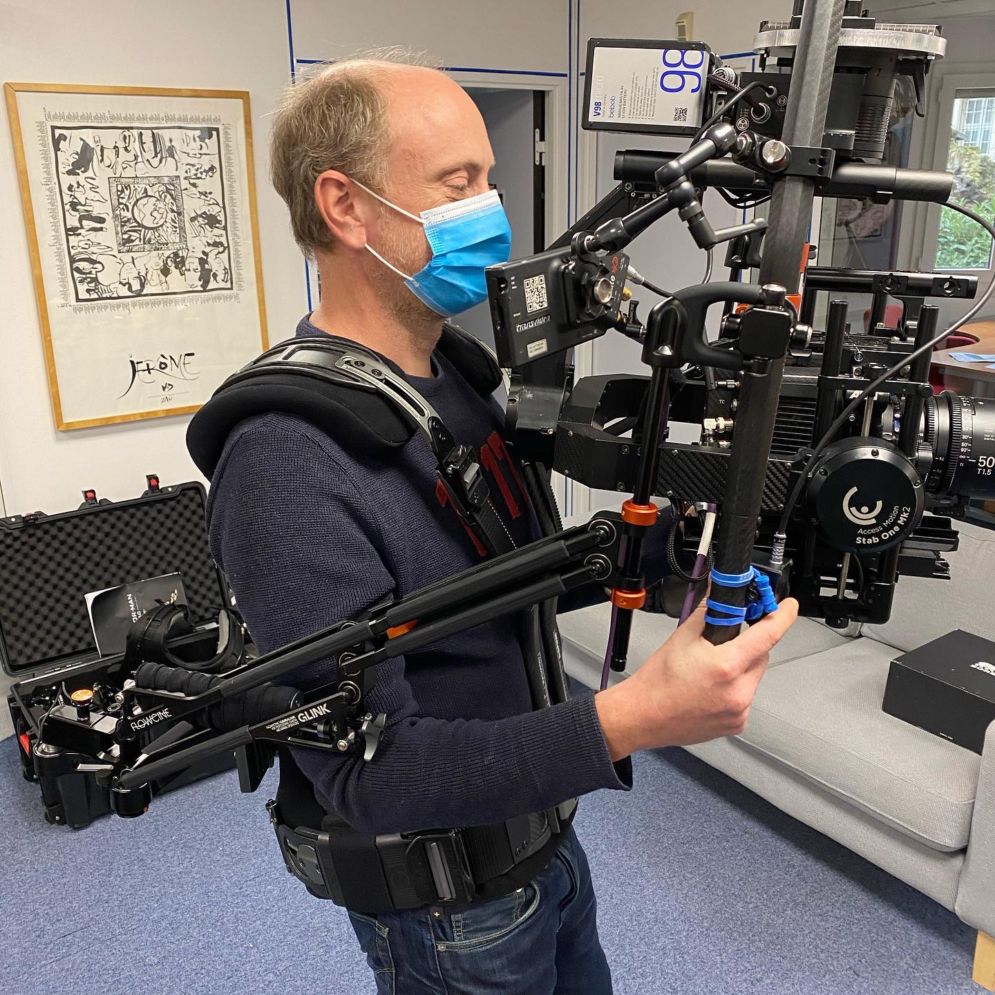 Galerie des configs The good set up. @nicolas_gaurin de @afc_cinematography test pour la première fois le tout nouveau exo squelette @flowcine GLink ( @emitaudiovisuel )avec un #stabonemk2 @access_motion pour le prochain tournage de OVNI saison 2. De retour au GEIPAN ?