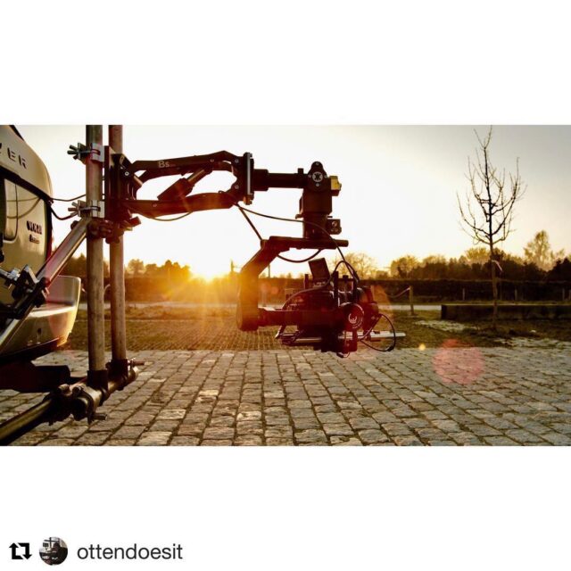 Galerie des configs Bras stabilisation Bs1 & StabOne Mk2 by Access Motion. Belgium test with @ottendoesit @benjaminspeyer. #accessmotion #stabonemark2 #reddigitalcinema #anamorphic