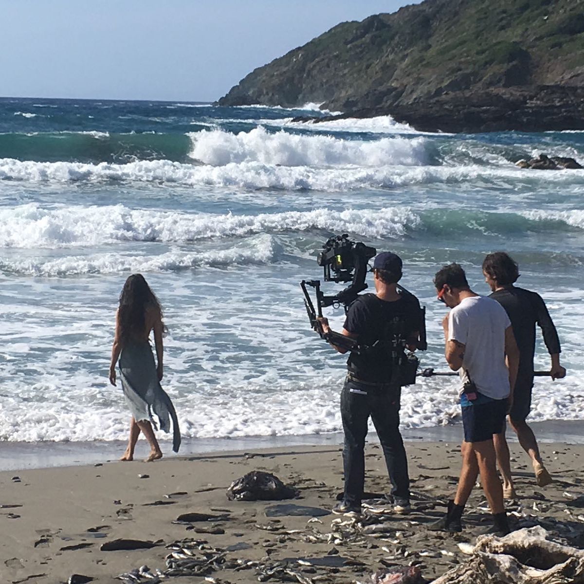 Galerie des configs Sur le tournage de « Une île » en diffusion ce soir sur #arte Réal: Julien Trousselier. DOP: David Cailley. AssCam: Adrien Touche. @laetitiacasta #stabonemk2 #stabonemark2 #accessmotion #arri #arrialexamini #remoteheads