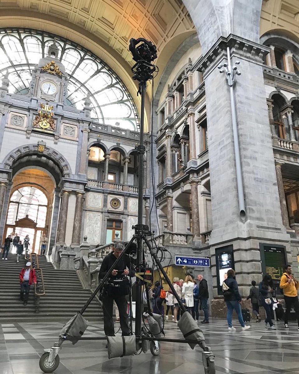 Galerie des configs Set of the day. Dop: Son Doan @_sondoan_
Key grip: Julien Chassaignon @travelling_fixe.comm . StabOne Mk2. #stabonemark2 #stabonemk2 #accessmotion #leicasummilux #redhelium