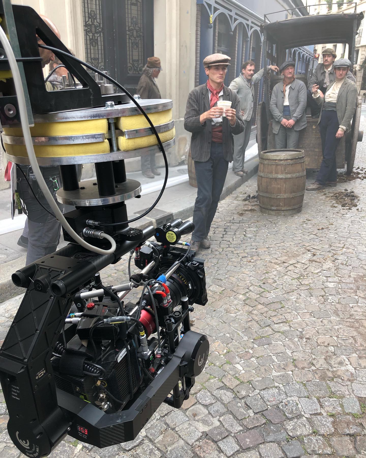Galerie des configs On set. Paris Police 1900. Real #juliendespaux DOP @brechtgoyvaerts .Quad électrique de chez Gilles Conseil avec un StabOne Mk2. #accessmotion #stabonemk2 #stabonemark2 #stabone #alexamini #angenieuxoptimo #anamorphiclenses #polaris #griprigs #remotehead