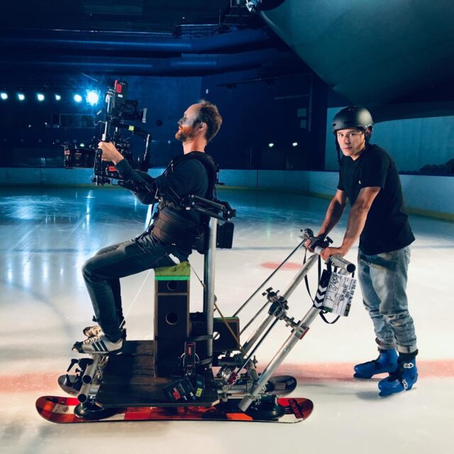 Galerie des configs En cette période estival: StabOne on ice. Série : DERBY GIRL. Prod : KABO. Dop: Pierre Dejon. Chef Machino : Sébastien Demarigny. #accessmotion #stabonemk2 #reddigitalcinema #armorman #arrianamorphic #gimbal #clipone #griprigs #stabilizedhead