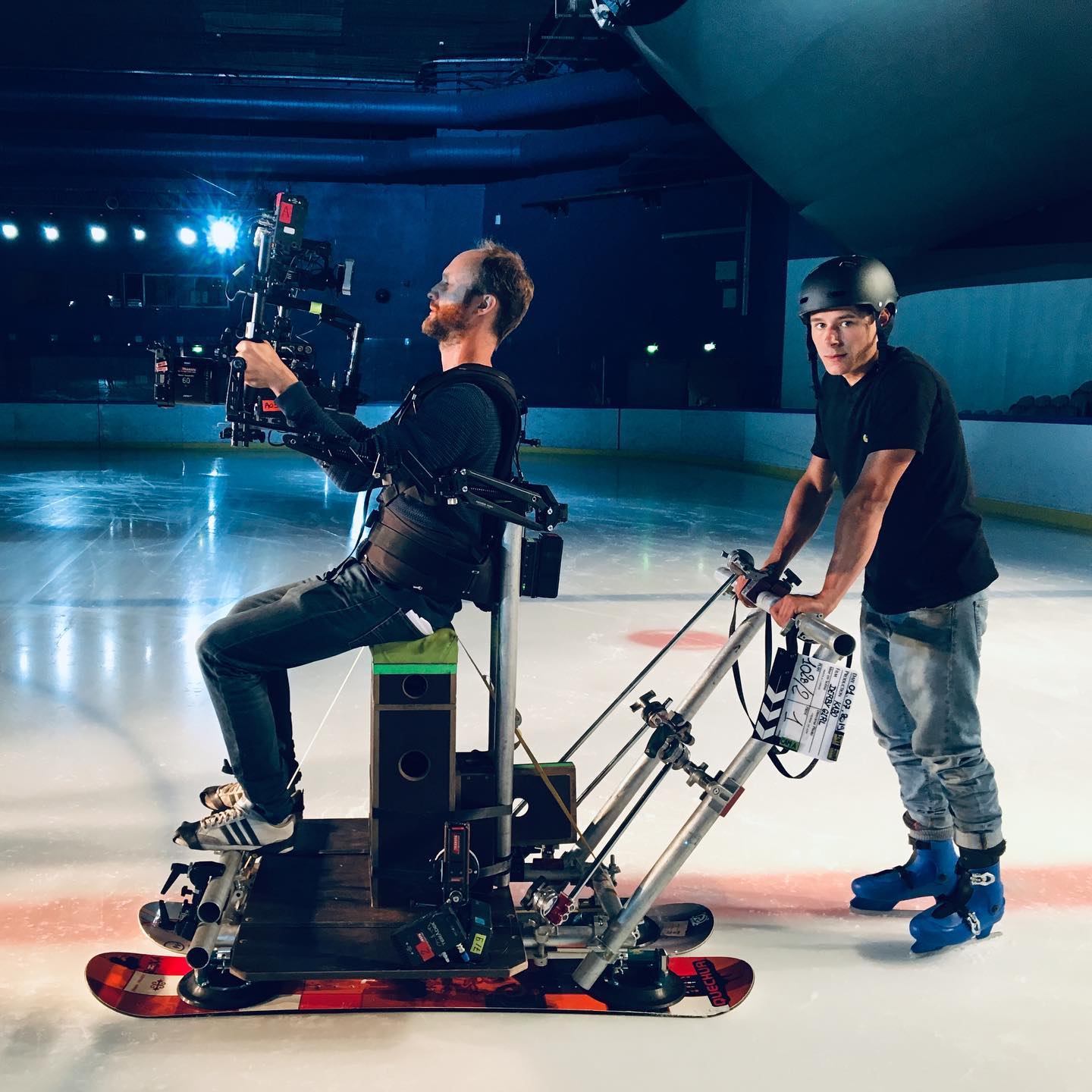 Galerie des configs En cette période estival: StabOne on ice. Série : DERBY GIRL. Prod : KABO. Dop: Pierre Dejon. Chef Machino : Sébastien Demarigny. #accessmotion #stabonemk2 #reddigitalcinema #armorman #arrianamorphic #gimbal #clipone #griprigs #stabilizedhead
